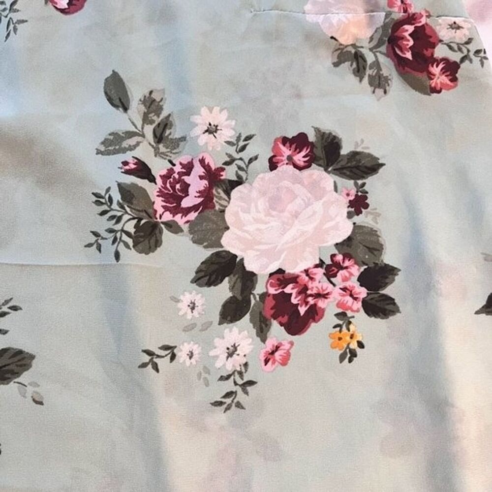 Torrid Mint Green Floral Print Keyhole Georgette Sheer Blouse Size 1 - Picture 2 of 6